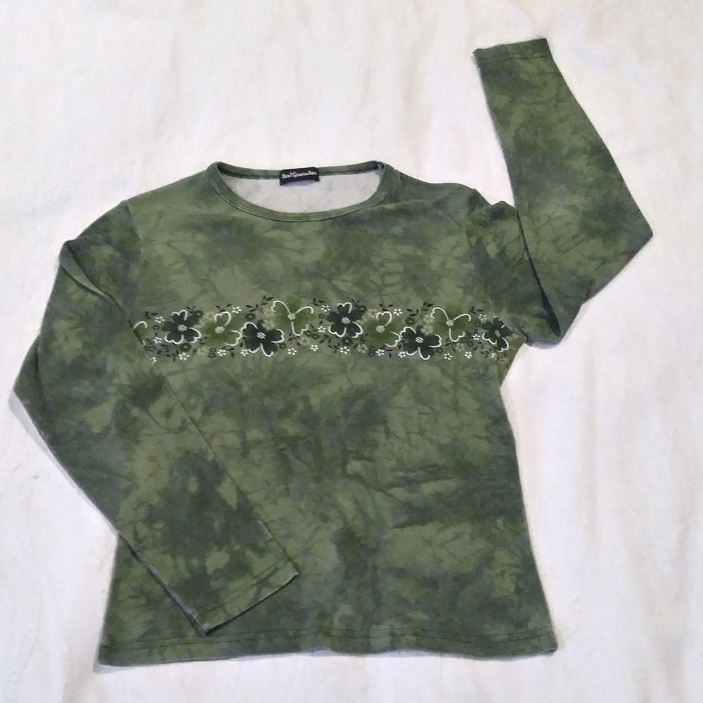 Next Generation Top size Med  Tie Dyed Floral CUTE